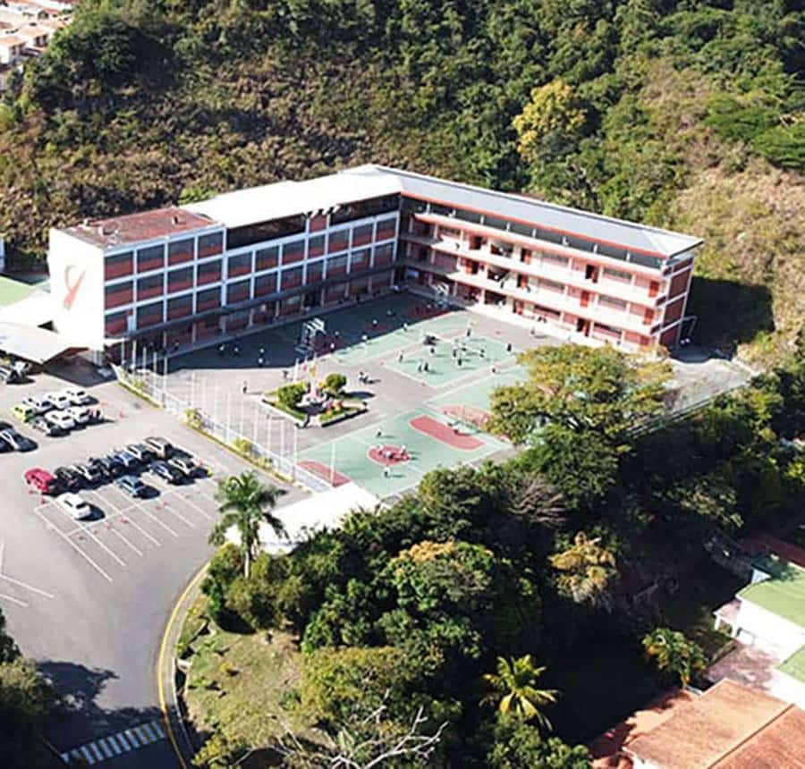 Vista aérea del campus del Colegio Yale en Colinas de Los Ruices, Caracas